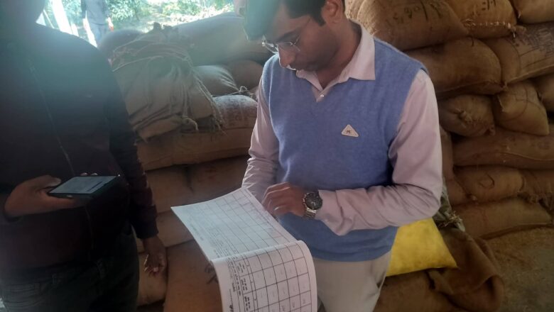 एसडीएम के औचक निरीक्षण से आदापुर में मचा हड़कंप, पीएचसी प्रभारी समेत कई डॉक्टर मिले गायब​,गोदाम में मिलीं खामियां, पैक्स अध्यक्षों और स्वास्थ्य कर्मियों से स्पष्टीकरण तलब!