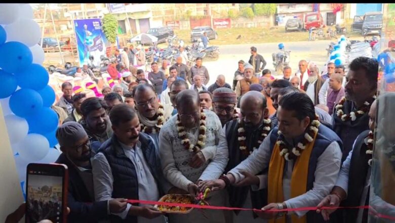 लक्ष्मीपुर में मैक्सट्रॉन ई-स्कूटी शोरूम का भव्य उद्घाटन, ₹34,999 की शुरुआती कीमत के साथ इलेक्ट्रिक युग का आगाज