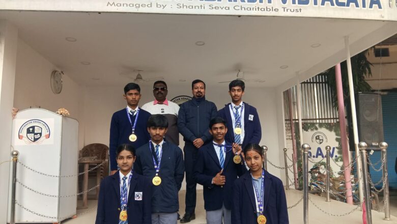 मैराथन दौड़ में एस.ए.वी. स्कूल के धावकों का दबदबा, दस में से छह पदकों पर जमाया कब्जा