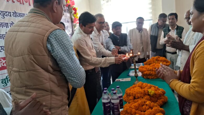 रक्सौल: बुनियाद केंद्र में वरिष्ठ नागरिकों का सम्मान, ‘अटल वयोश्री योजना’ से संवरेगा बुजुर्गों का जीवन