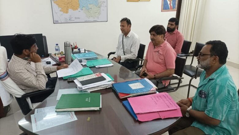 रक्सौल: कमर्शियल गैस की किल्लत से होटल व्यवसाय पर गहराया संकट, संचालकों ने एसडीएम को सौंपा ज्ञापन