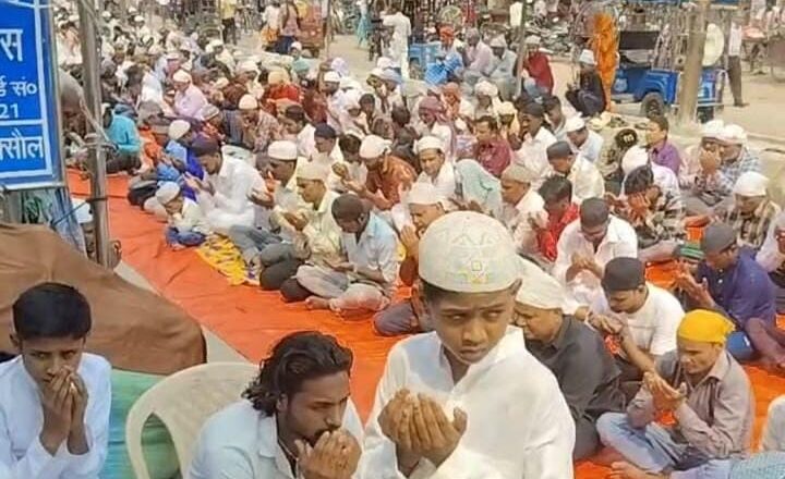 अकीदत और सौहार्द के साथ रक्सौल में अदा की गई अलविदा जुमे की नमाज, अमन-चैन के लिए उठे हजारों हाथ