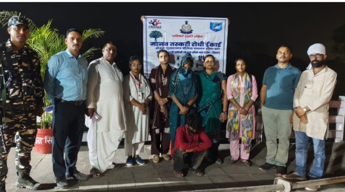 रक्सौल सीमा पर मानव तस्करी की  साजिश नाकाम: प्रेम जाल में फंसाकर नेपाल ले जाई जा रही नाबालिग रेस्क्यू, आरोपी गिरफ्तार