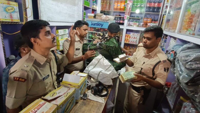 रक्सौल में मनी एक्सचेंज काउंटर पर फिर छापेमारी, संचालक गिरफ्तार, भारी मात्रा में भारतीय व नेपाली मुद्रा बरामद