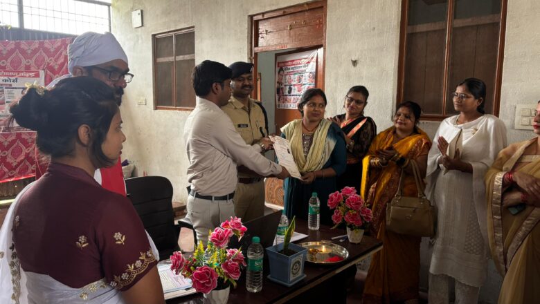 स्वावलंबन की नई उड़ान: रक्सौल में 50 महिलाओं ने थामी आत्मनिर्भरता की कमान, प्रशासनिक अधिकारियों ने बांटे प्रमाण-पत्र