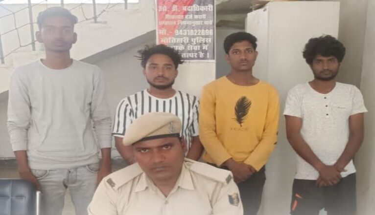 इंडो-नेपाल बॉर्डर पर बड़ी कार्रवाई, यूएसए निर्मित पिस्टल और स्क्रू ड्राइवर के साथ चार अपराधी गिरफ्तार
