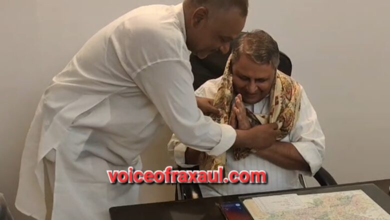 केसीटीसी कॉलेज रक्सौल में नेपाली विषय के नामांकन शुरू कराने को लेकर रालोमो महासचिव राम पुकार सिंहा ने उपमुख्यमंत्री को सौंपा गया ज्ञापन