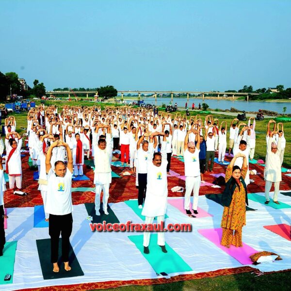 नारायणी तट पर गूंजा योग का संदेश, भरतपुर में भारतीय महावाणिज्य दूतावास बीरगंज का विशेष आयोजन