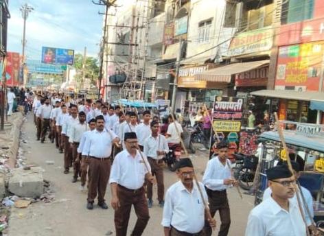 हिन्दू साम्राज्य दिनोत्सव पर रक्सौल में राष्ट्रीय स्वयंसेवक संघ का भव्य पथ संचलन, पुष्पवर्षा से हुआ स्वयंसेवकों का स्वागत