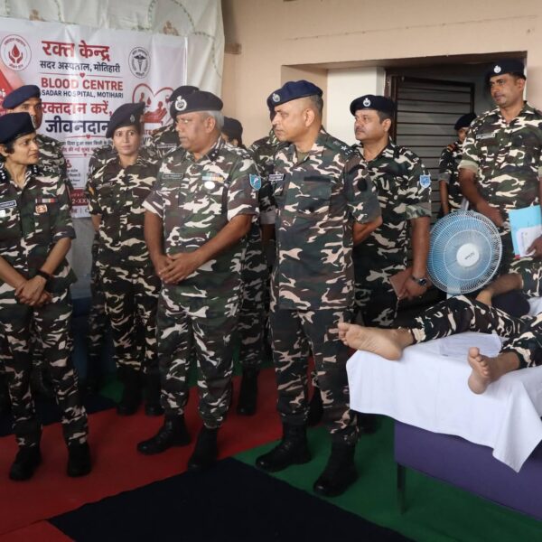 देश सेवा के साथ मानवता का संदेश: रक्सौल एसएसबी के 150 जवानों ने किया रक्तदान, जुटीं 150 यूनिट रक्त