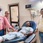 रक्तवीर रवि मस्कारा का डंकन अस्पताल में सम्मान, 50 स्वैच्छिक रक्तदान पूरे होने पर मिला प्रशस्ति पत्र