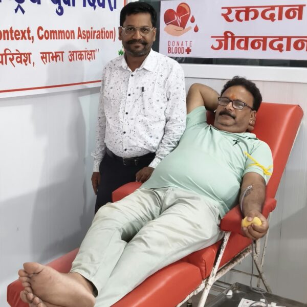 अनजान मरीज के लिए रक्तवीर ने बंद कर दी दुकान, पहुंच गए रक्तदान करने