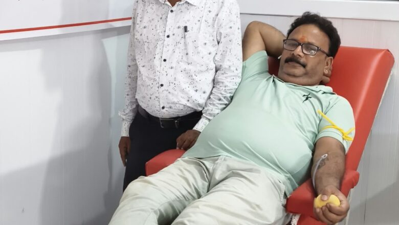 अनजान मरीज के लिए रक्तवीर ने बंद कर दी दुकान, पहुंच गए रक्तदान करने