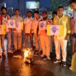 राष्ट्रगान-राष्ट्रगीत के कथित अनादर पर भाजयुमो का आक्रोश, रक्सौल में कांग्रेस नेताओं का पुतला दहन