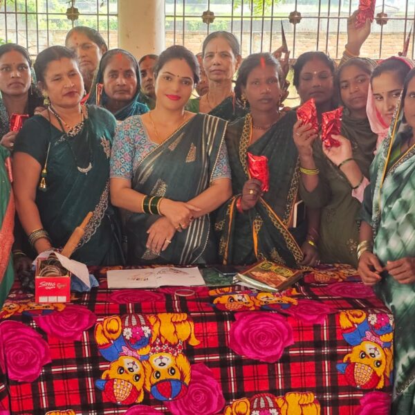 रक्सौल में हरियाली सावन मिलन समारोह आयोजित, ग्रामीण महिलाओं ने दिखाई प्रतिभा
