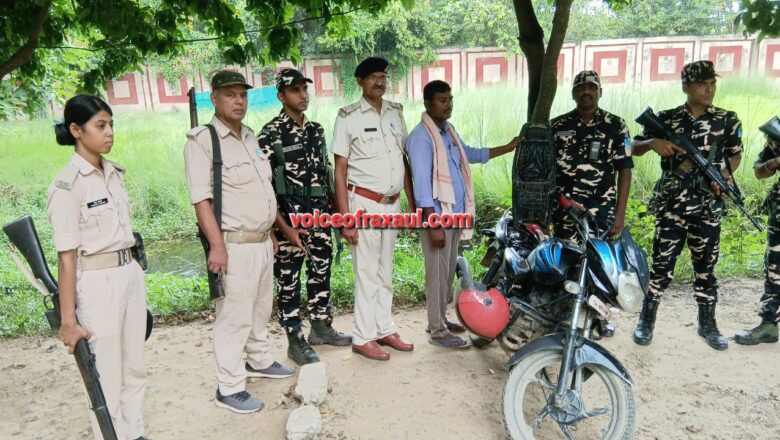 नेपाल का तस्कर, बिहार की बाइक और सीट के नीचे 4.4 किलो गांजा: हरैया में एसएसबी और पुलिस ने दबोचा