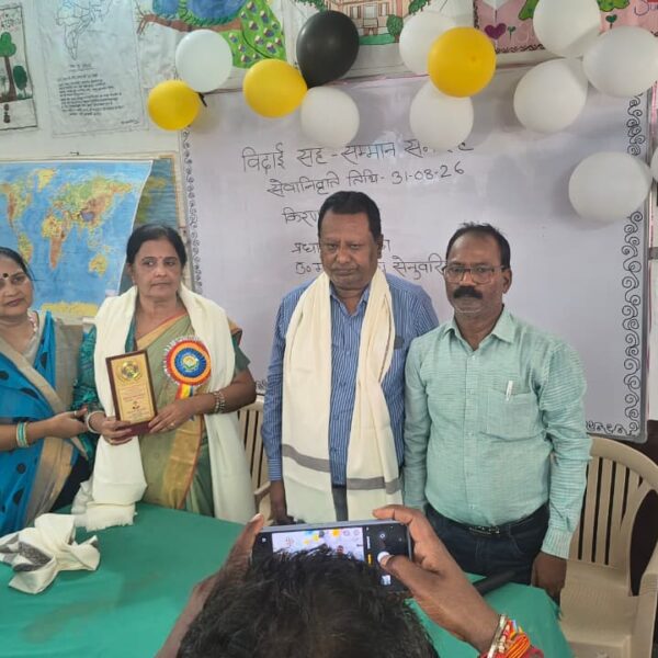 रक्सौल:सेवानिवृत्त प्रधानाध्यापिका किरण कुमारी को दी गई भावभीनी विदाई
