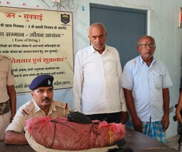 रक्सौल में बाईपास से 7 किलो गांजे के साथ दो तस्कर गिरफ्तार, बाइक की सीट के नीचे छुपा रखी थी खेप