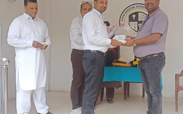 शिक्षक दिवस: शांतिनिकेतन आदर्श विद्यालय में भव्य सम्मान समारोह का आयोजन, उत्कृष्ट योगदान के लिए शिक्षक हुए सम्मानित