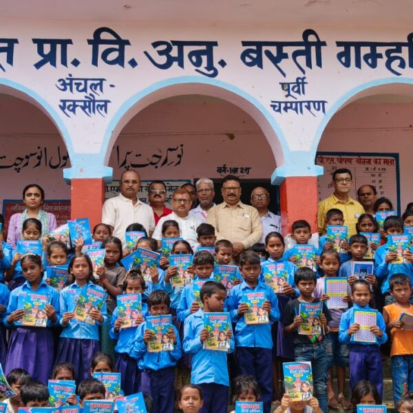 150 बच्चों को बांटी पाठ्य सामग्री, शिक्षा के लिए किया प्रेरित