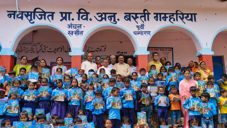150 बच्चों को बांटी पाठ्य सामग्री, शिक्षा के लिए किया प्रेरित