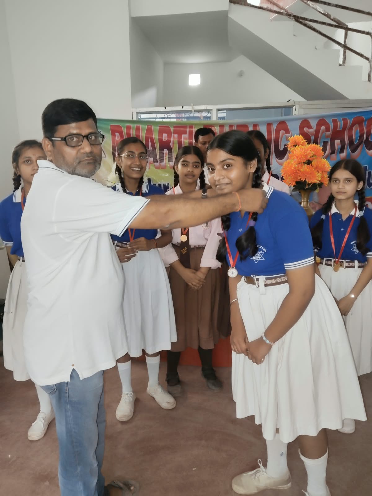 रक्सौल के भारती पब्लिक स्कूल में गूंजे बापू और शास्त्री जी के विचार, छात्रों ने श्रद्धासुमन किए अर्पित