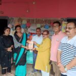 गांधी-शास्त्री जयंती पर धनगढ़वा में भारत विकास परिषद ने बांटी पाठ्य सामग्री, विद्यालय परिसर में किया पौधरोपण
