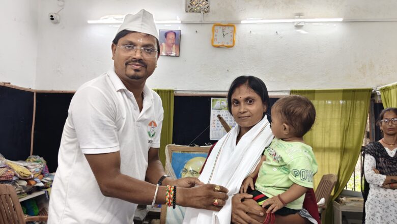 बापू व शास्त्री जी की जयंती पर रक्सौल में हथकरघा चलाने वाली 50 महिलाएं सम्मानित, जिलाध्यक्ष बोले- स्वदेशी और सादगी ही राष्ट्र की असली ताकत