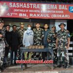 हरैया पुलिस और SSB की संयुक्त कार्रवाई: 1 करोड़ रुपये की 11 किलो चरस के साथ ई-रिक्शा सवार तस्कर गिरफ्तार