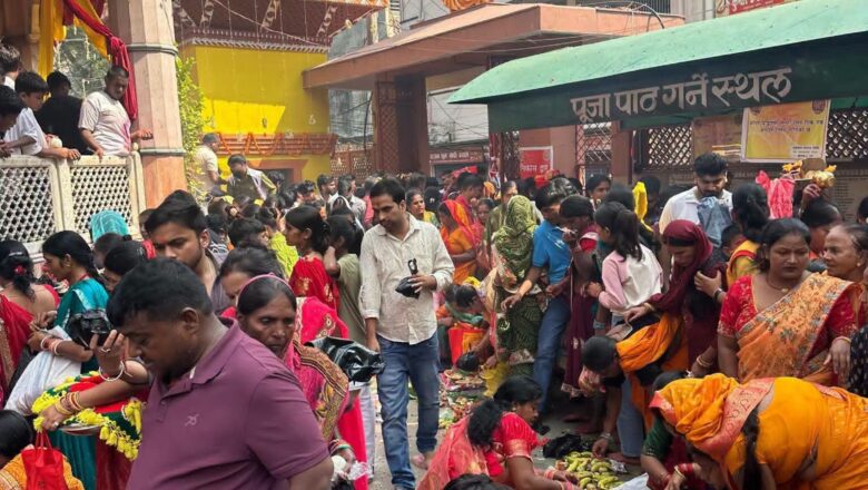 वीरगंज के शक्तिपीठ गहवामाई मंदिर में फूलो की वर्षा के बीच आयोजित हुई फूलपाती, सेना ने दी सलामी, उमड़ा आस्था का जनसैलाब!
