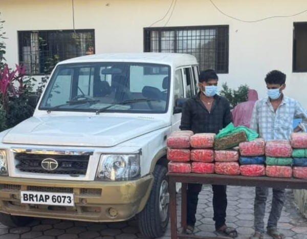 नेपाल में भारतीय गाड़ी से 42.5 किलो गांजा बरामद, 2 भारतीय गिरफ्तार