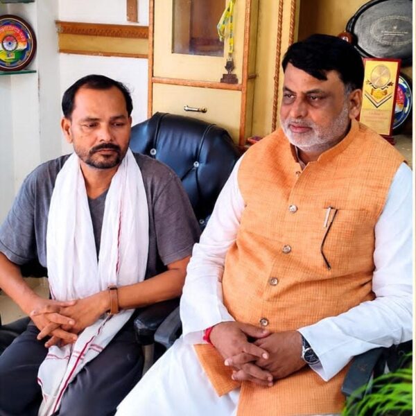 मधेश के पूर्व मुख्यमंत्री जितेंद्र सोनल ने पत्रकार बिपिन कुशवाहा से की मुलाकात
